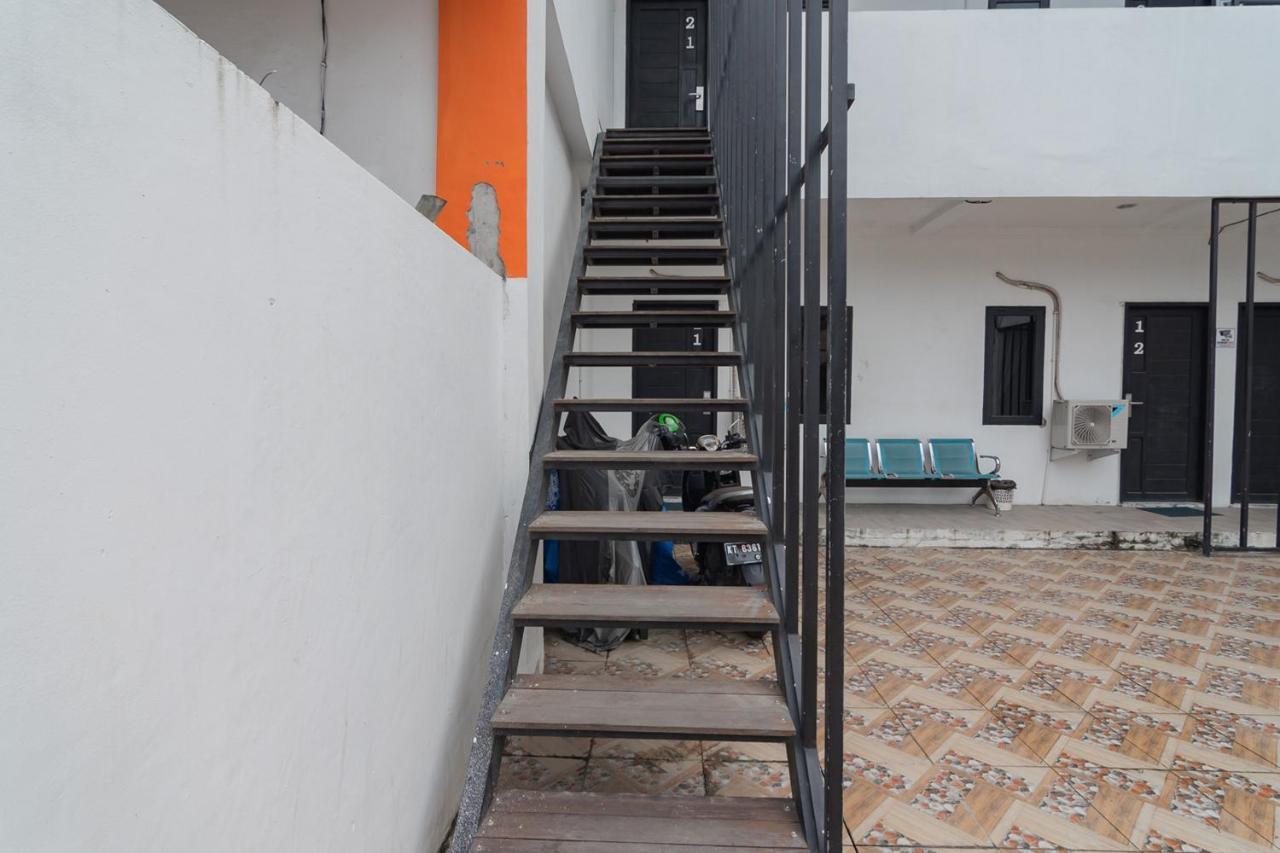 Reddoorz At Sani Guest House Balikpapan Esterno foto